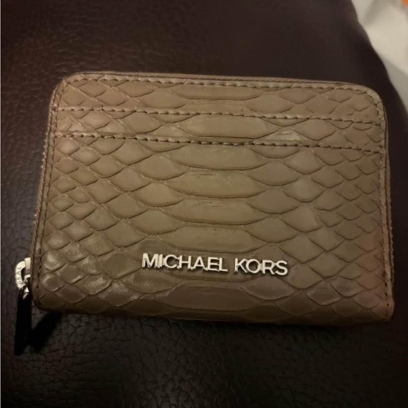 Michael Kors wallet - Picture 1 of 4